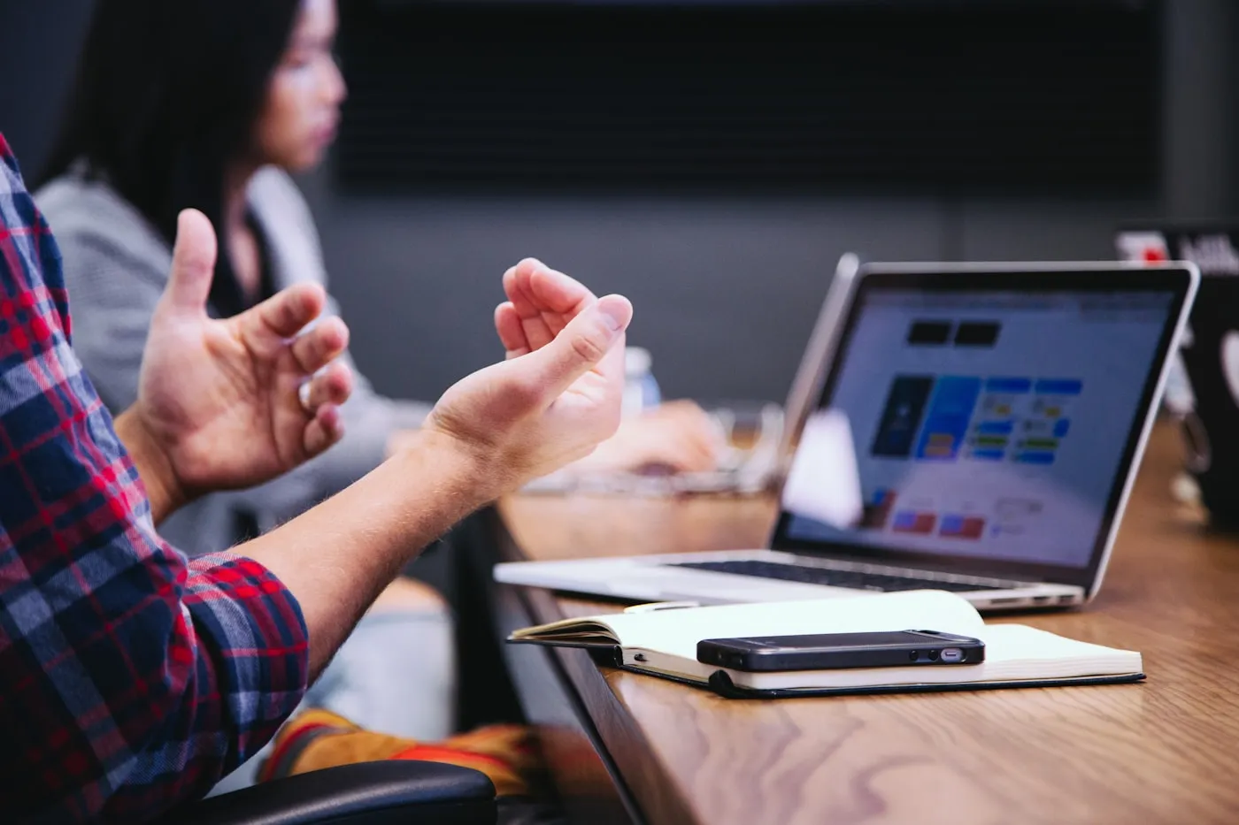 AI agency vs AI consultant: what exactly is the difference?